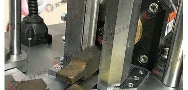 Single Head Corner Crimping Machine 160D Details 3