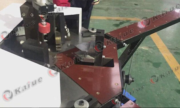 Single Head Corner Crimping Machine 120 Details 1